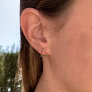 Brinco triangulo vazado - banhado a ouro 18k