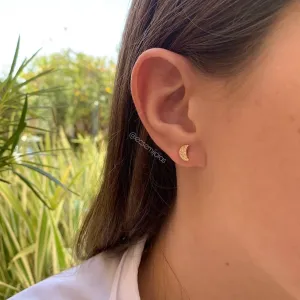 Brinco lua cravejada G - coleção lunar - banhado a ouro 18k