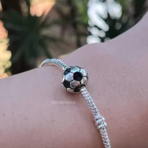 Berloque de bola de futebol   - banhado a ródio branco