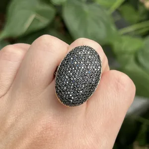 Anel oval cravejado - 20x30mm - banhado a ouro 18k