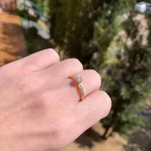 Anel solitario cravejado pedra de 4 mm - banhado a ouro 18k