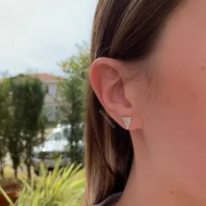 Brinco triângulo cravejado - banhado a ródio branco