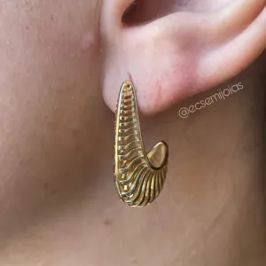 Argola de gota vazada - banhado a ouro 18k