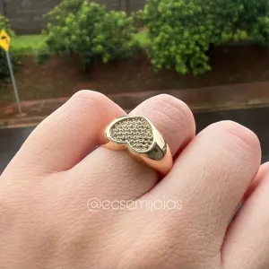 Anel de coração cravejado com aro liso polido - banhado a ouro 18k