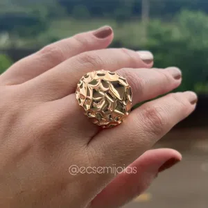 Anel redondo martelado grande - banhado a ouro 18k