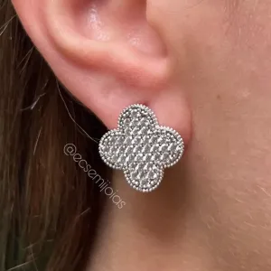 Brinco de trevo cravejado - 18mm - banhado a ródio branco