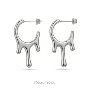 Brinco meia argola orgânico liso - banhado a ródio branco