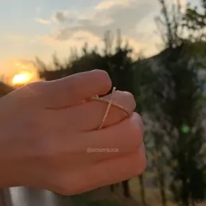 Anel em X cravejado - banhado a ouro 18k