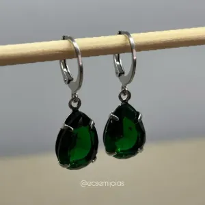 Argola tranqueta com pedra gota 10x14mm - aço inoxidável