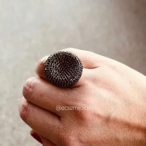 Anel redondo abaulado cravejado - banhado a ouro 18k