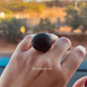 Anel redondo grande cravejado - banhado a ouro 18k