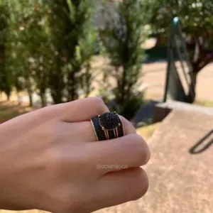 Anel trio 1 cravejado redondo no meio - banhado a ouro 18k