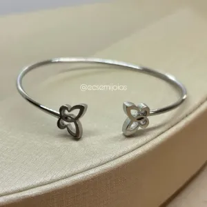 Bracelete com borboletas lisas vazadas - aço inoxidável