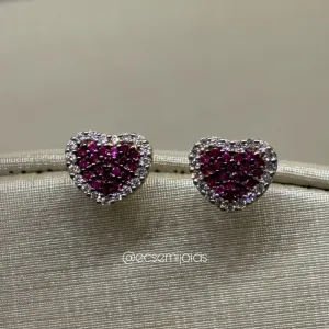 Brinco coração cravejado cravejado - 10mm - banhado a ouro 18k