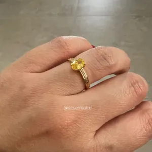 Anel solitário oval com aro bombardeado - banhado a ouro 18k