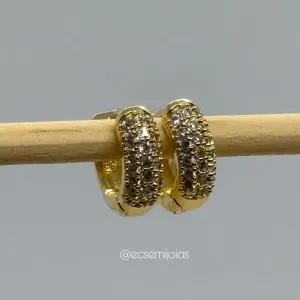 Argola com 3 fileiras cravejadas 13mm - banhado a ouro 18k