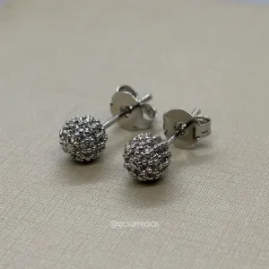 Brinco bola 6mm cravejada - banhada a ródio branco