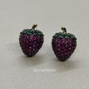 Brinco de morango cravejado - banhado a ouro 18k