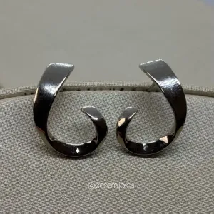 Brinco espiral liso - banhado a ródio branco