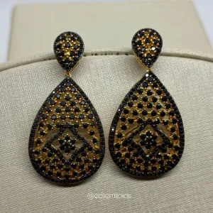 Brinco gota vazado cravejado - banhado a ouro 18k