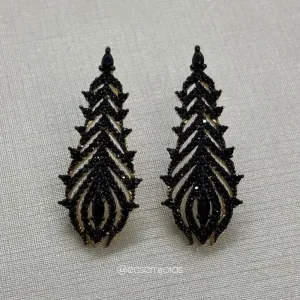 Brinco todo vazado cravejado - banhado a ouro 18k