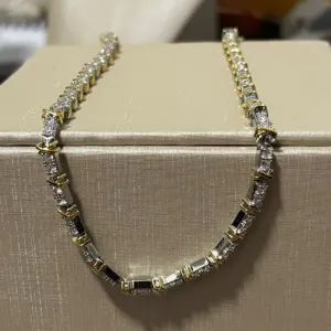 Colar com X intercalado com zircônias - banhado a ródio branco