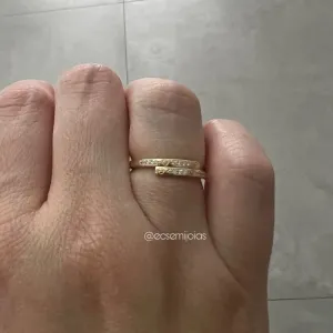 Anel com aros de encontro cravejados - banhado a ouro 18k