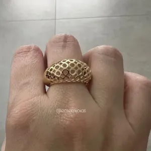 Anel oval liso com circulos vazados - banhado a ouro 18k