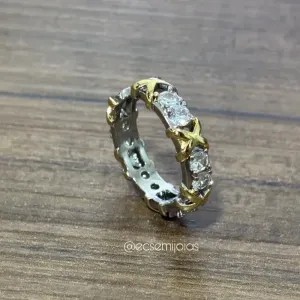 Anel com X intercalado com zircônias - banhado a ródio branco