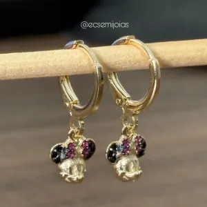 Argola click com Minnie cravejada - banhado a ouro 18k