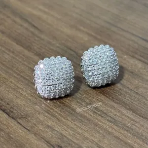 Brinco quadrado abaulado cravejado - banhado a ródio branco