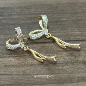 Brinco de laço cravejado e pontas lisas - banhado a ouro 18k