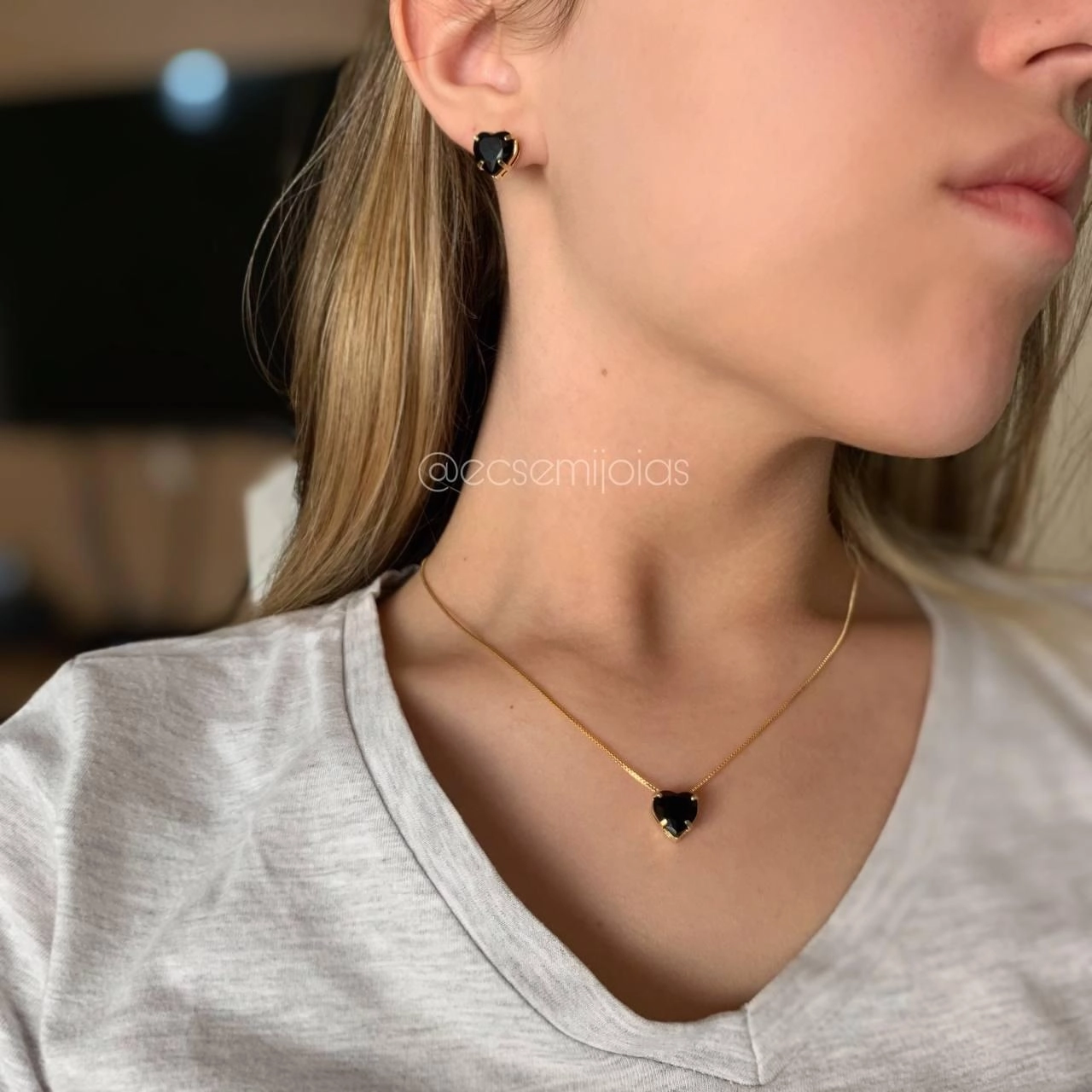 Conjunto de brinco e colar coração de cristal com galeria e 4 garras