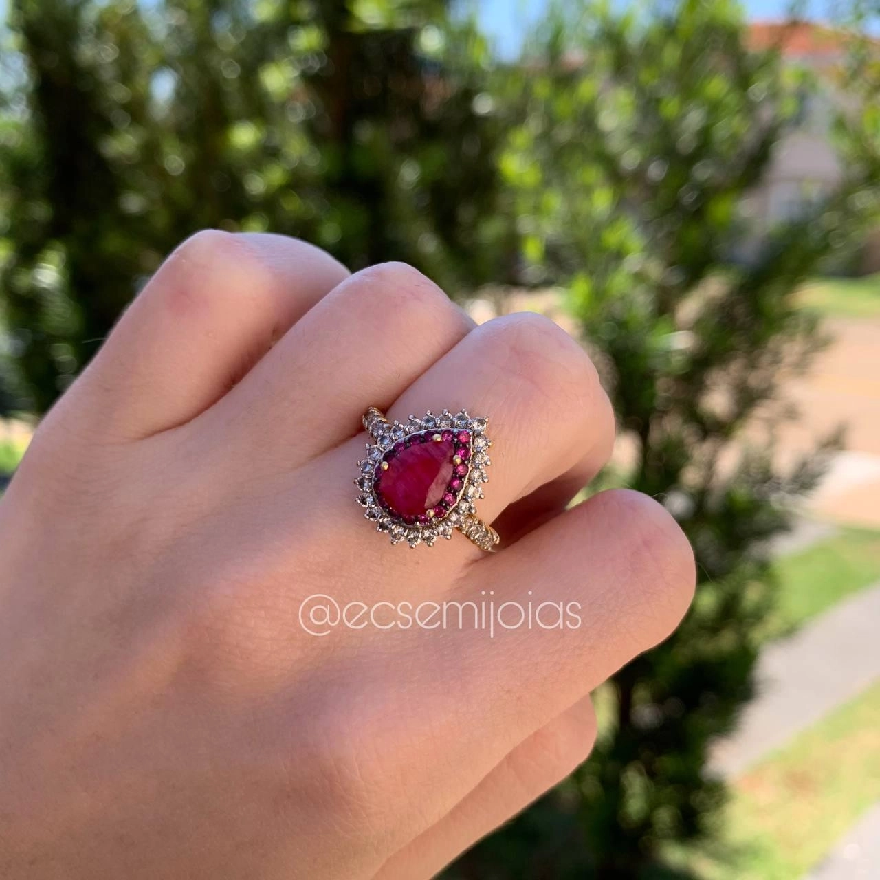 Anel ruby/zircônia branca/zircônia ruby gota com 2 bordas SANTA PRATA