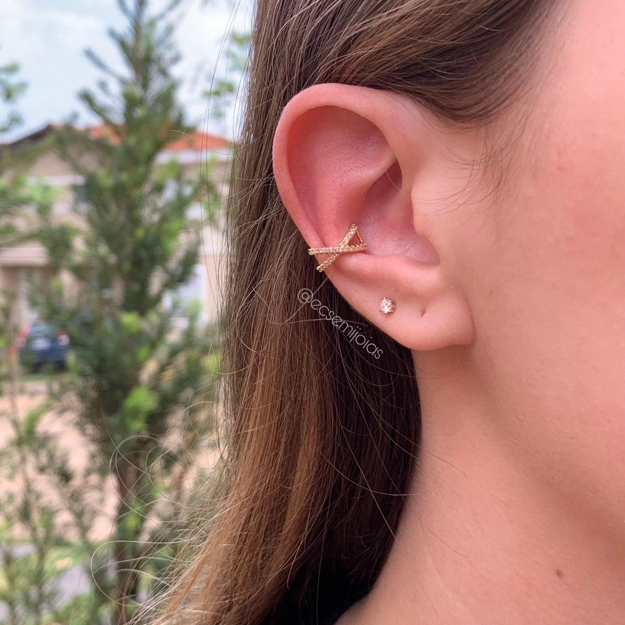 Brinco piercing fake em X cravejado
