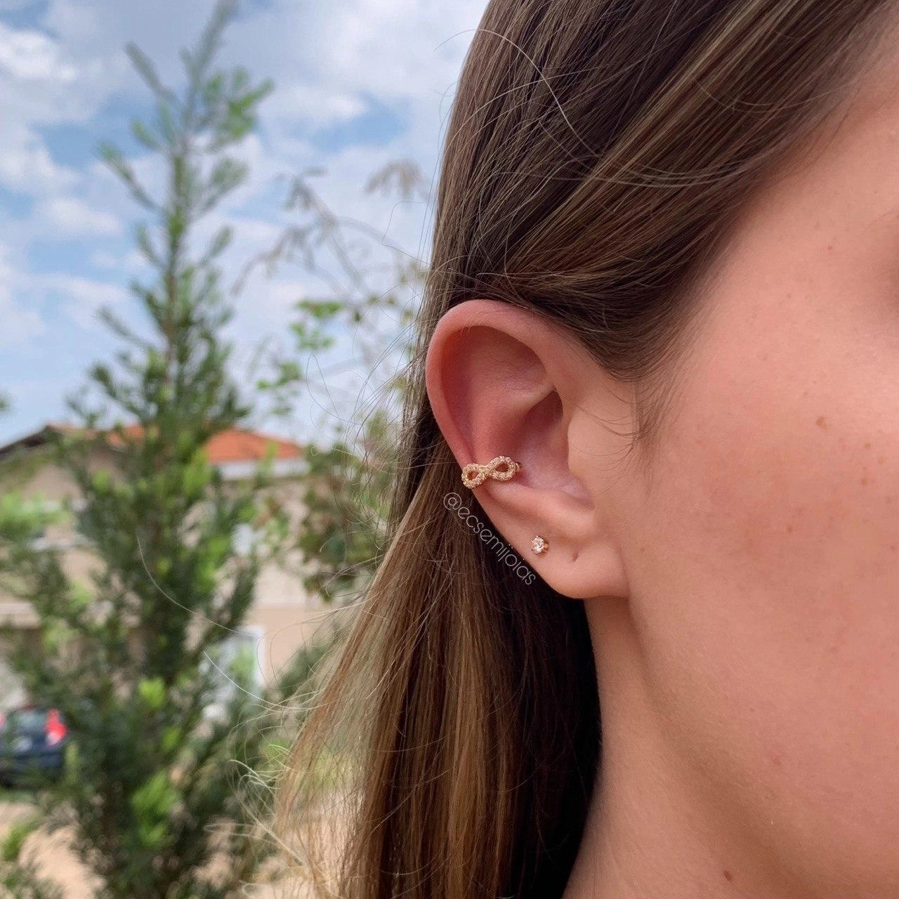 Brinco piercing infinito cravejado