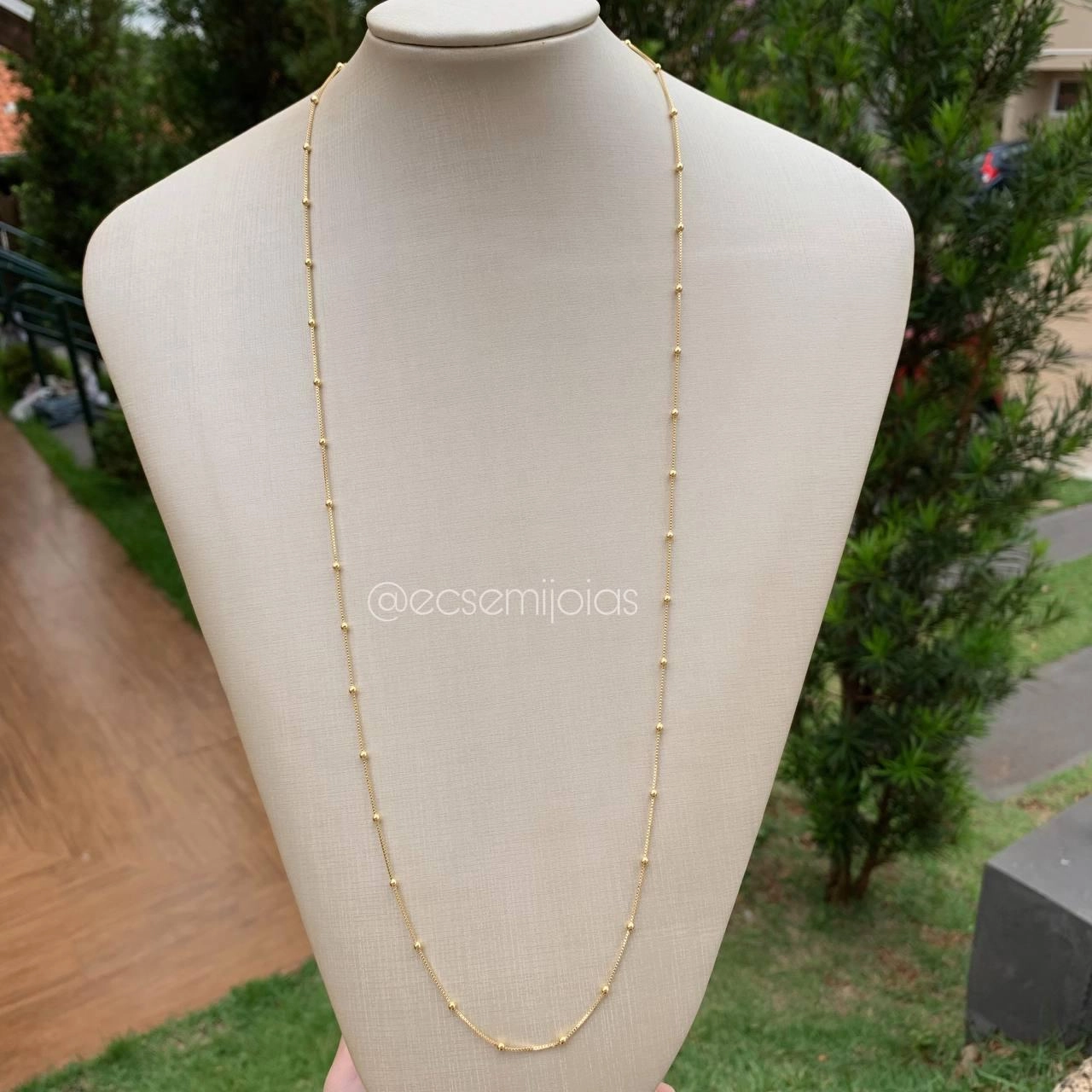Colar bolinhas 2.5 mm com 2 cm de espaço entre elas 80cm