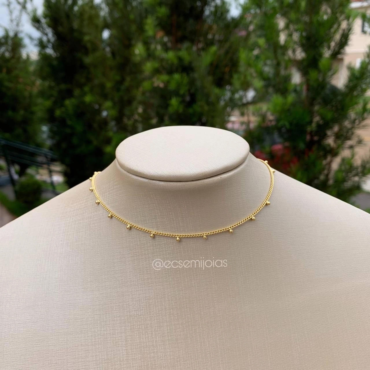 Colar choker bolinhas
