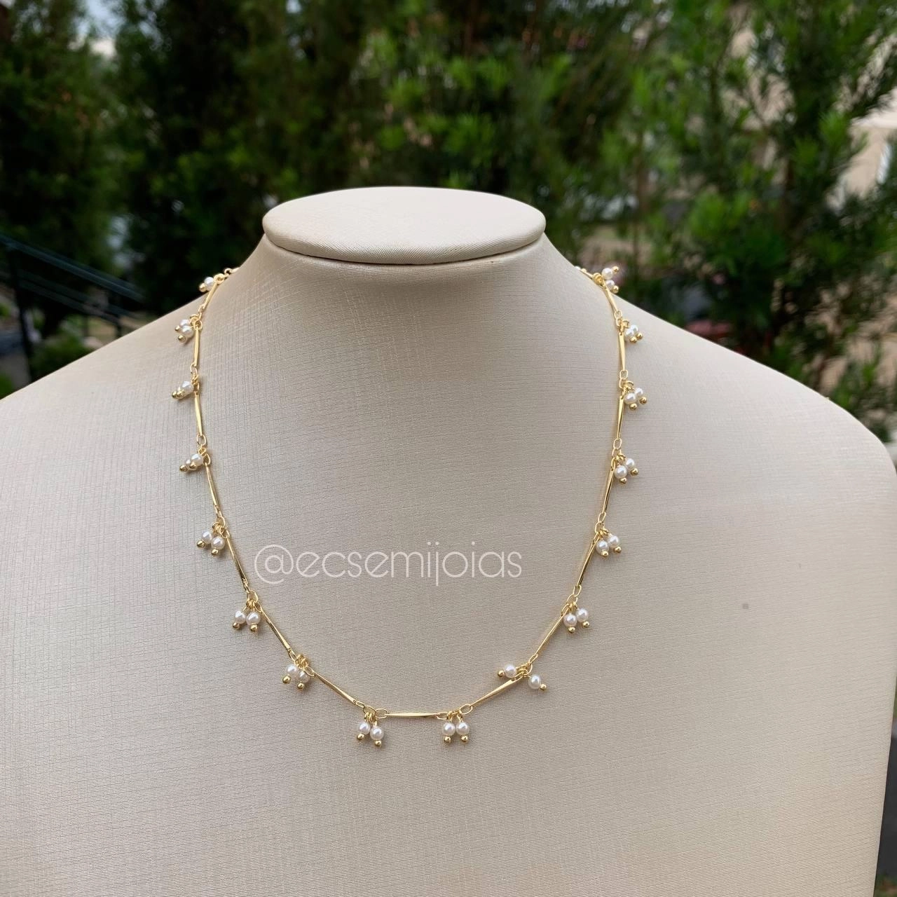 Colar choker durinha com dupla de pérolas