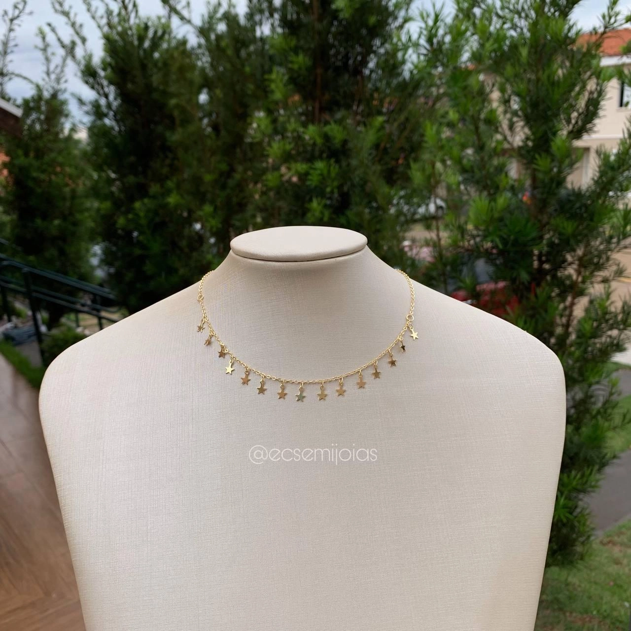 Colar choker estrelinhas