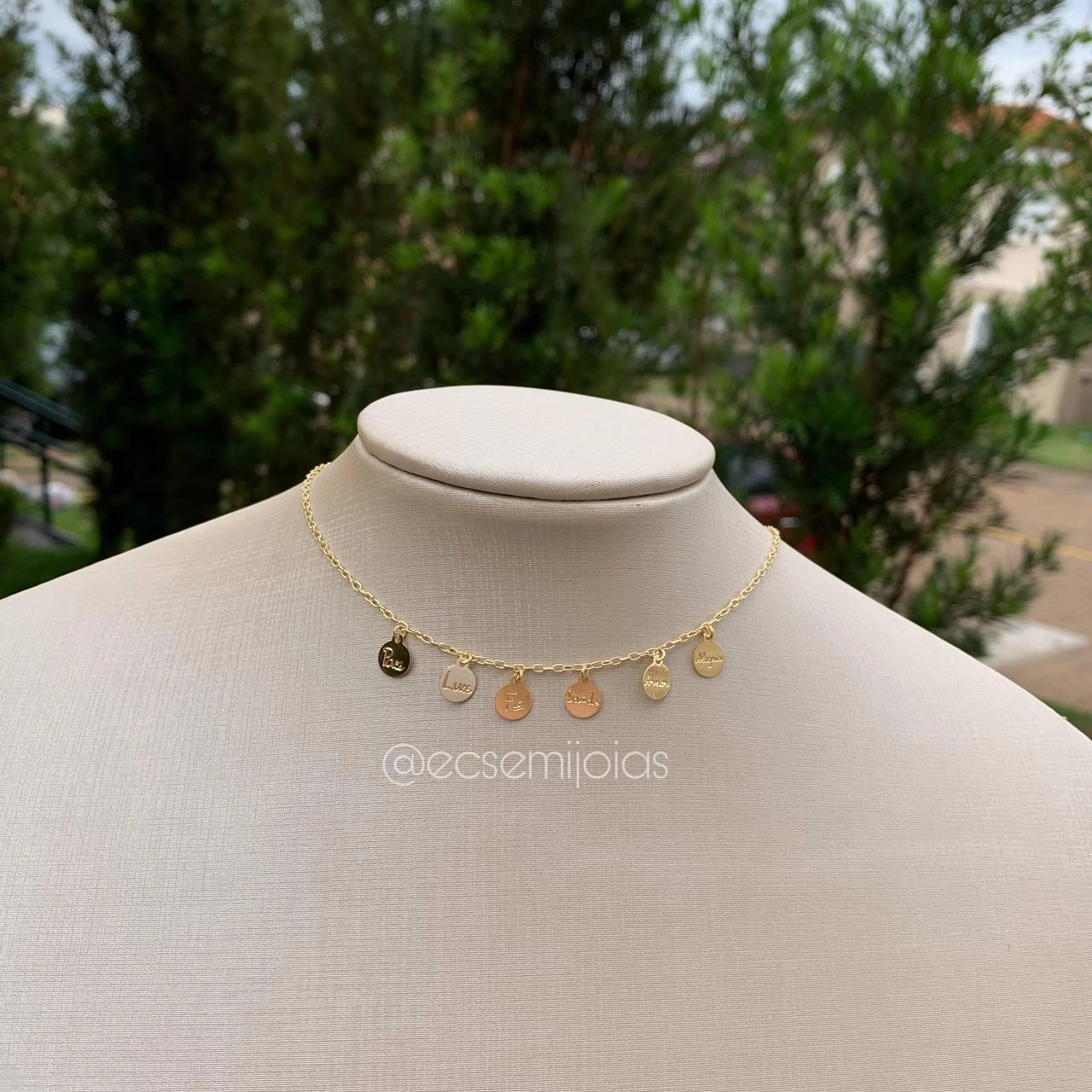 Colar choker medalhas paz luz fé sabedoria amor alegria- 32 cm + 10 cm de extensor