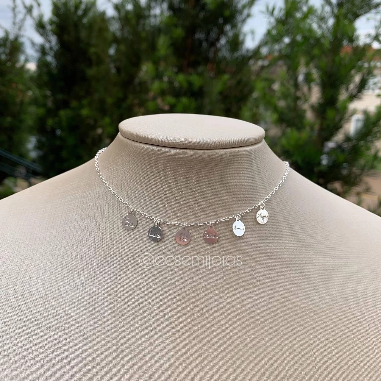 Colar choker medalhas paz luz fé sabedoria amor alegria- 32 cm + 10 cm de extensor