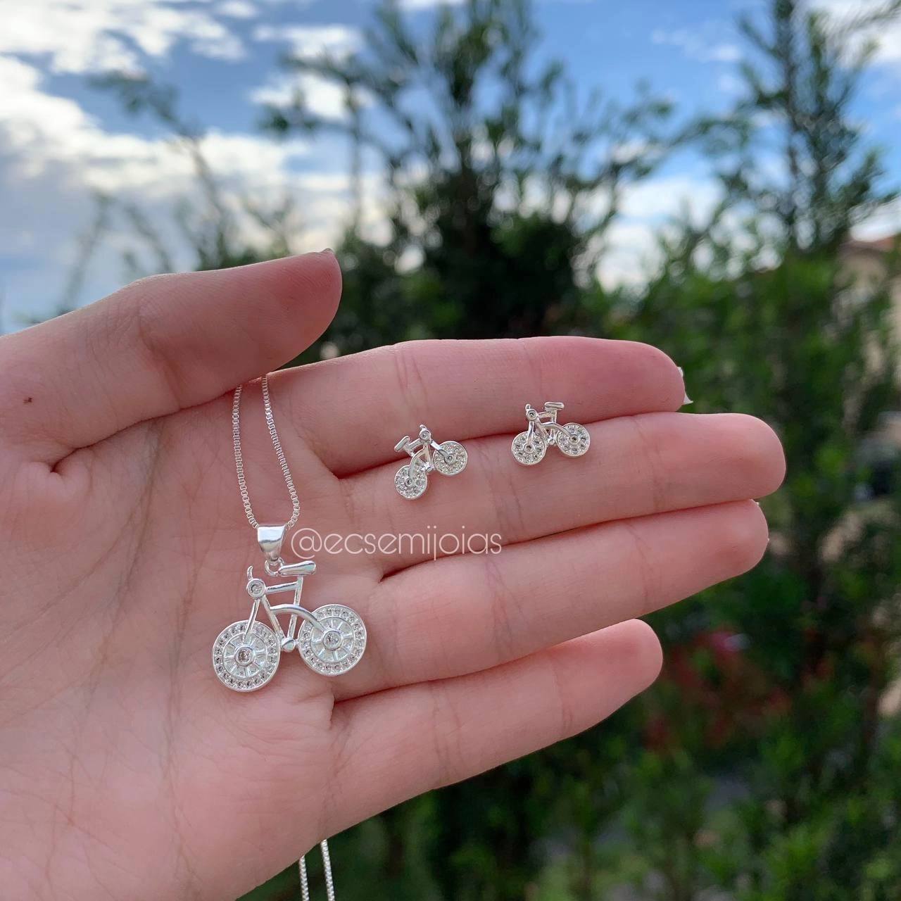 Conjunto de brinco e colar bicicleta