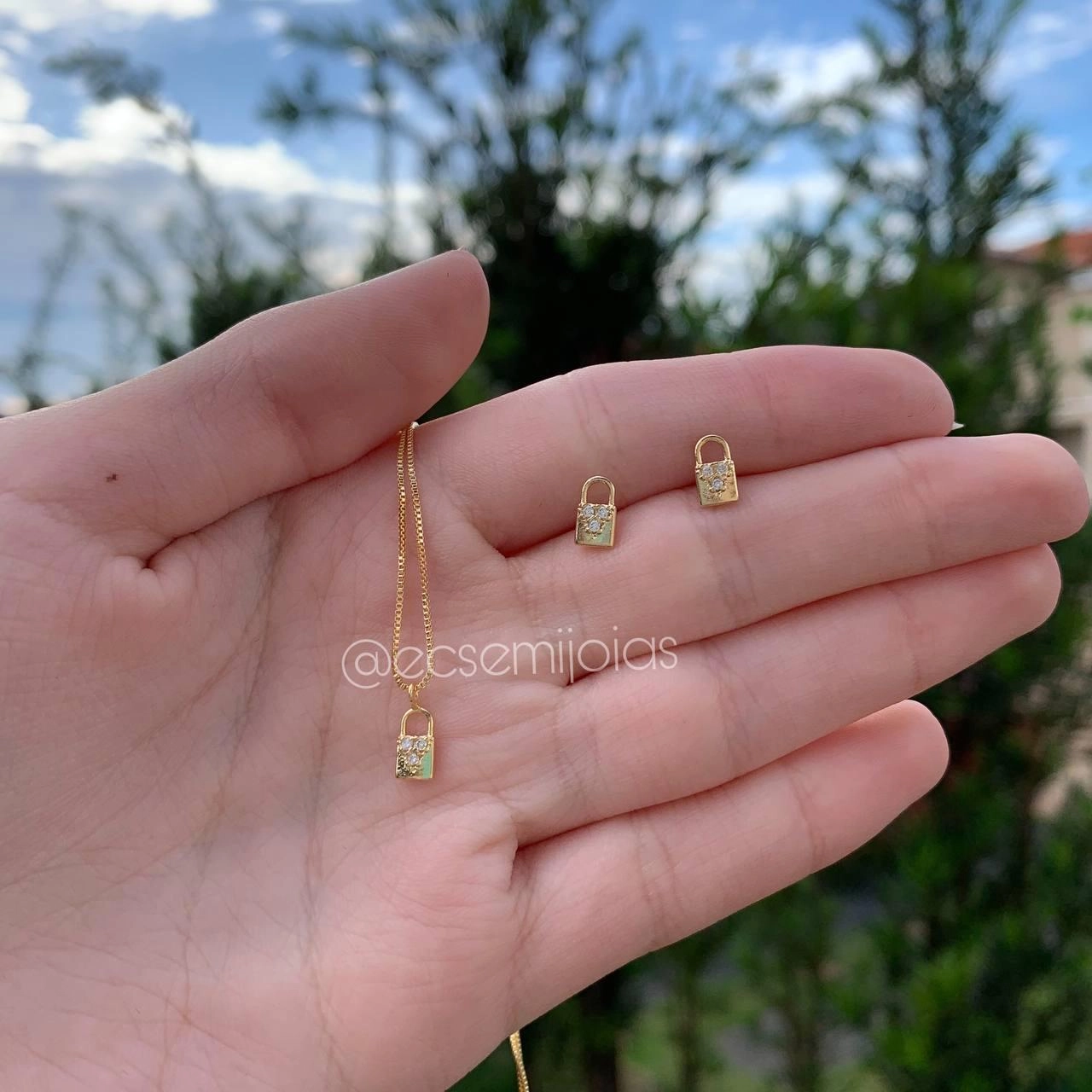 Conjunto de brinco e colar cadeado