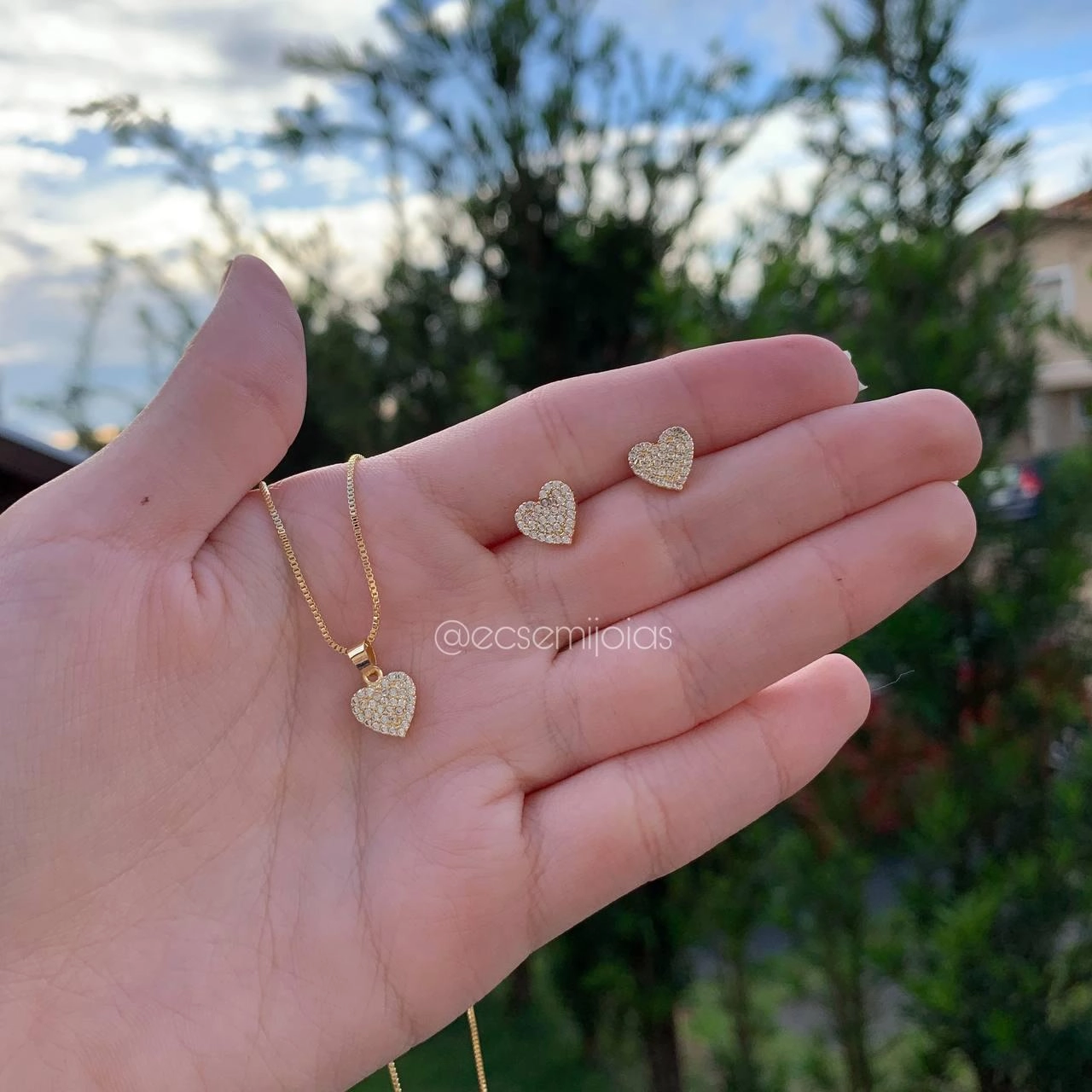 Conjunto de brinco e colar coração cravejado