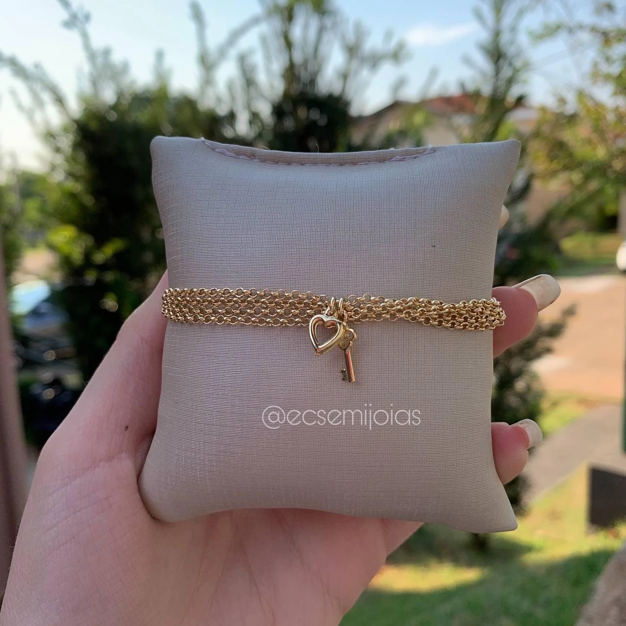 Pulseira infantil 4 correntes com chave e coração - 12 cm + 5 cm de extensor- banhado a ouro 18k