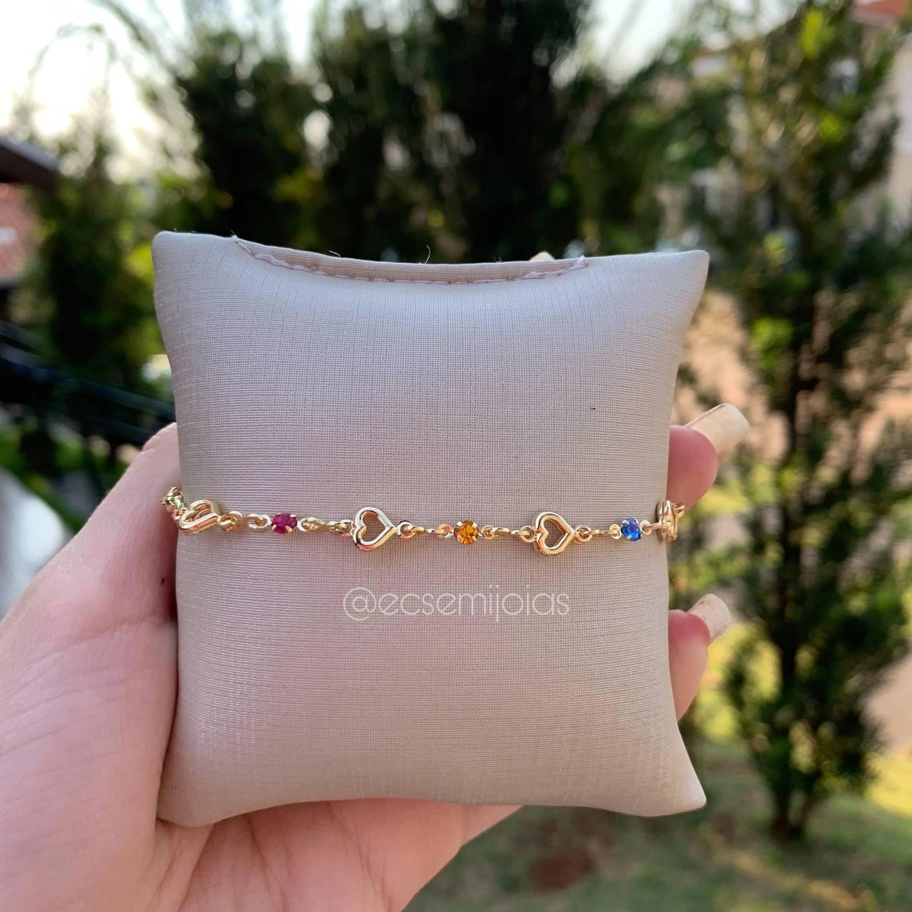 Pulseira infantil coração e pedrinhas coloridas
