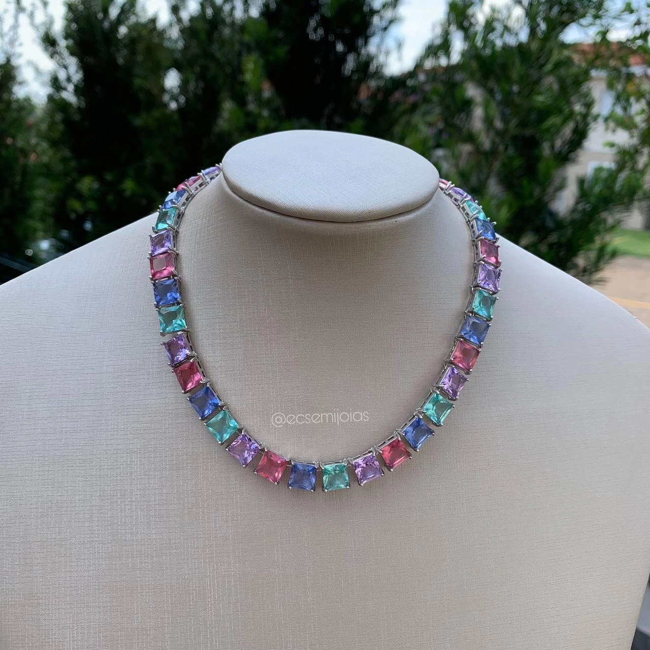 Colar choker maxxi pedras quadradas em fileira zircônia e fusion