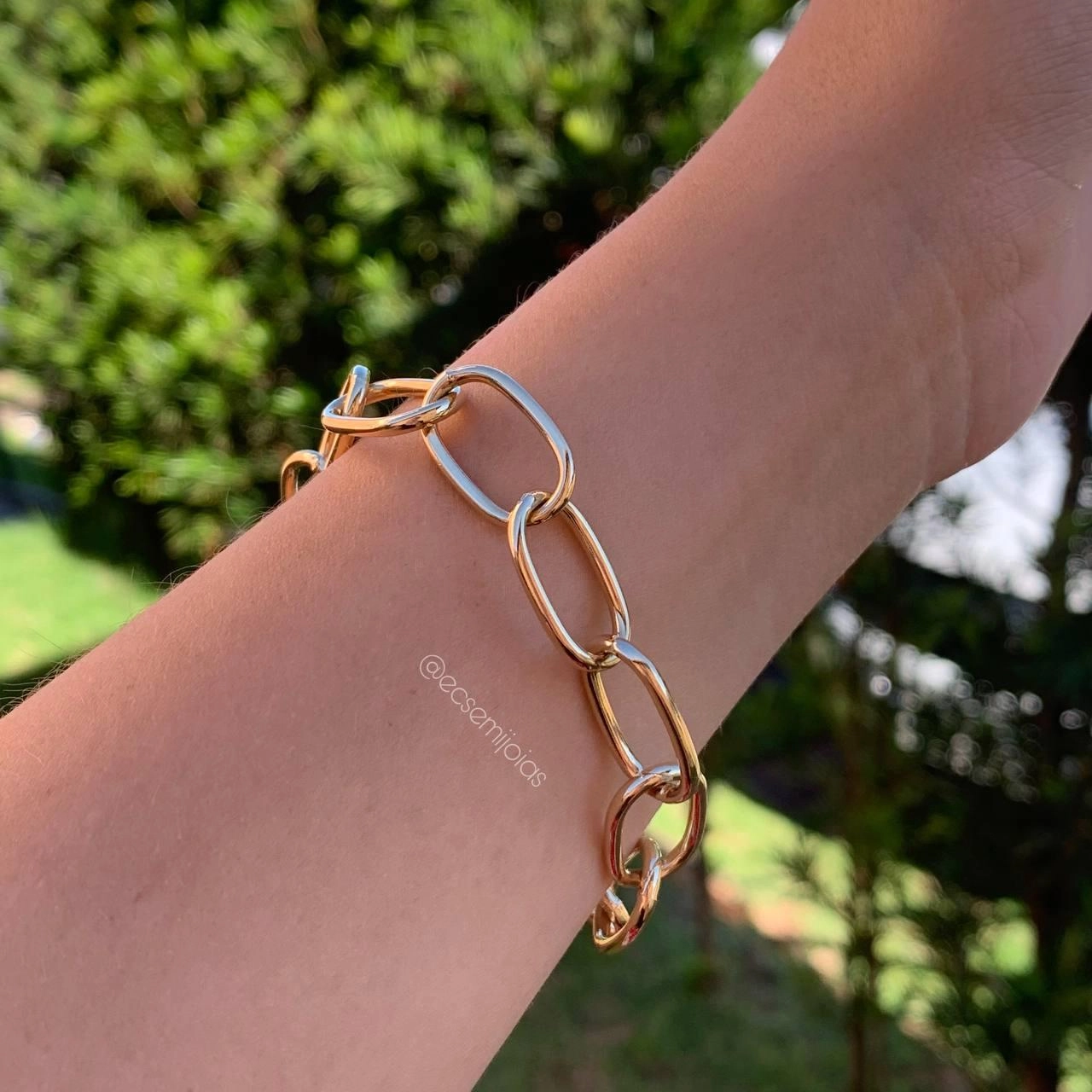 Pulseira de elos grandes c/ fecho de coração grande c/ rodinha cravejada- banhado a ouro 18k