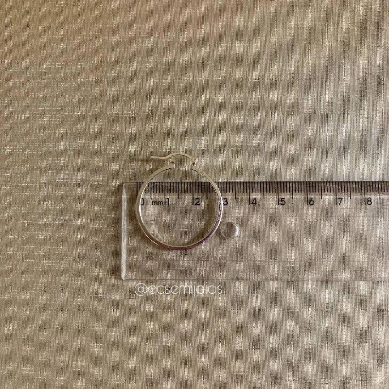 Argola com tranqueta 3cm de diâmetro 15mm de espessura- banhado a prata 925
